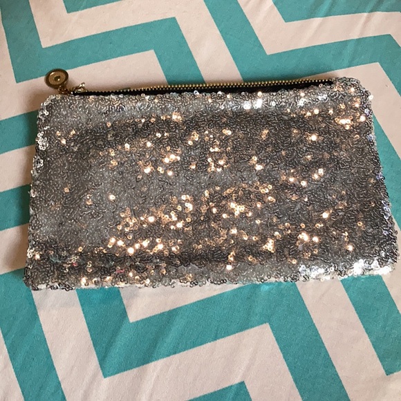 Sequin Zippered Clutch NWOT - Picture 4 of 5